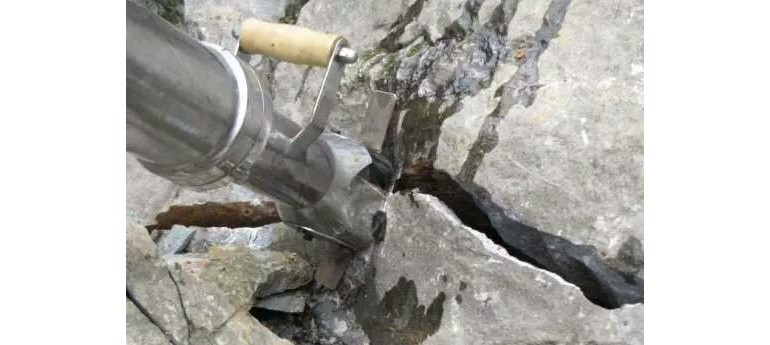​矿山快速拆除石头用液压分裂机设备